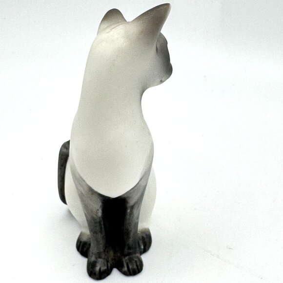 1984 Avon Porcelain Siamese Gray WhitebCat Figurine Vtg 3.25" x 1.5" - Picture 7 of 7